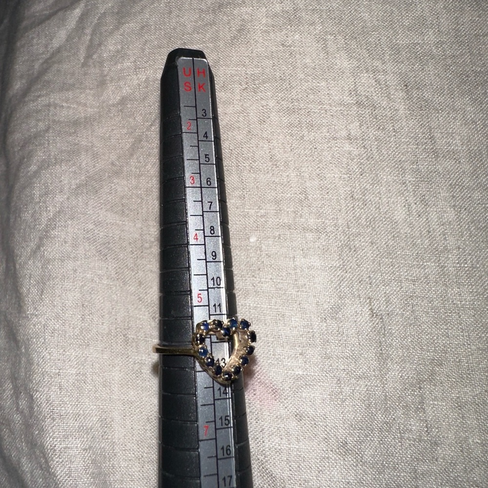 Blue sapphire and gold ring